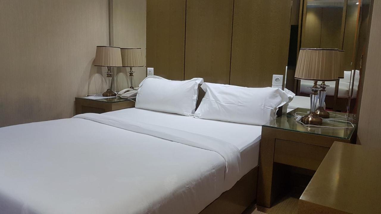 Edmond Hotel Brazzaville Bagian luar foto