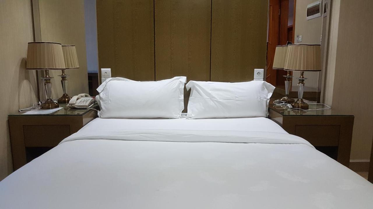 Edmond Hotel Brazzaville Bagian luar foto