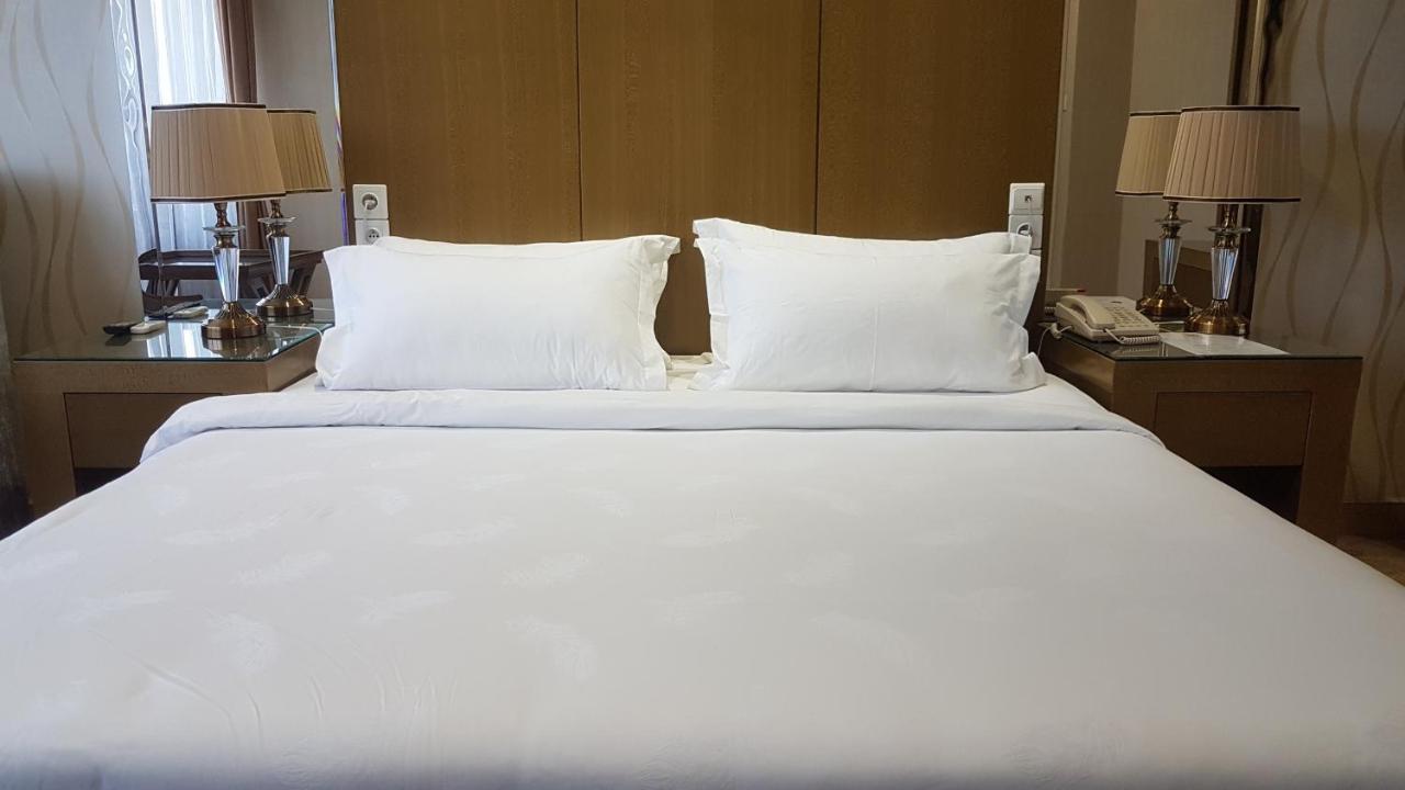 Edmond Hotel Brazzaville Bagian luar foto