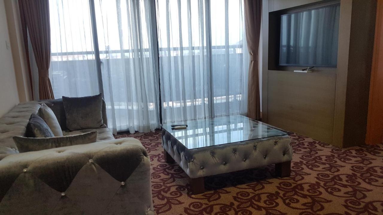Edmond Hotel Brazzaville Bagian luar foto