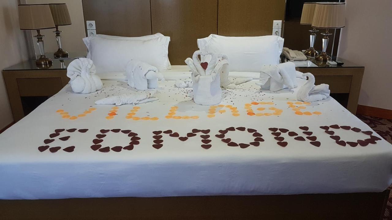 Edmond Hotel Brazzaville Bagian luar foto