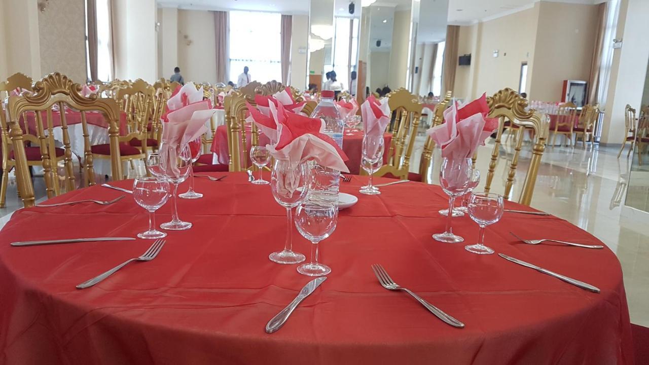 Edmond Hotel Brazzaville Bagian luar foto